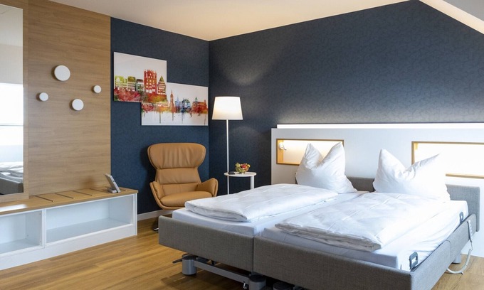 Oststadt/Stadtfeld Apartment | Suite/2 double rooms with shared bathroom (electrically adjustable beds)