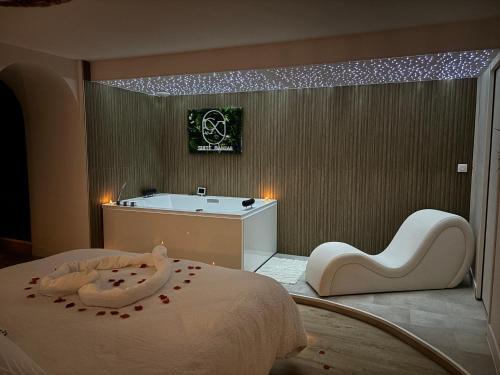 Saint-Aubin-d'Aubigne Apartment | Suite Banjar-Luxe,Balnéo & Sauna