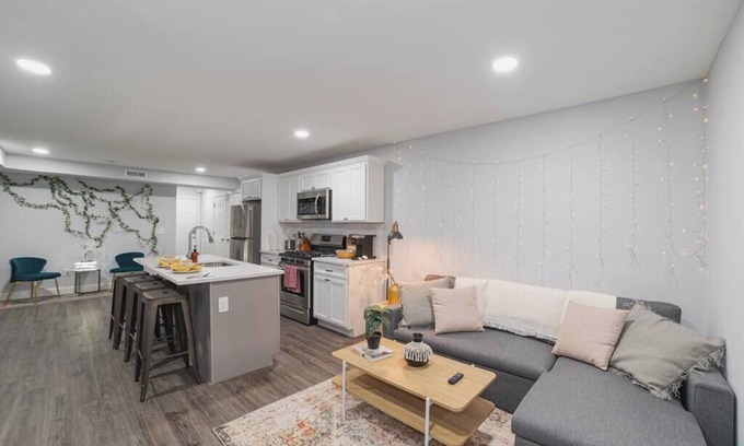 East Rock Apartment | Suite Dreams | 2BR | Parking | Washer & Dryer | Yale