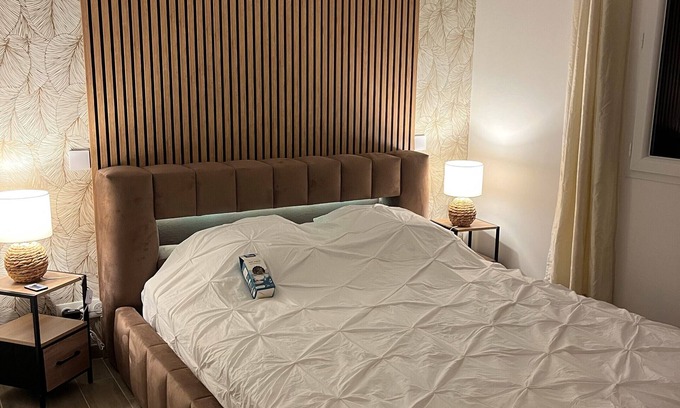 Aigrefeuille-d'Aunis Bed & Breakfast | Suite guest room with breakfast included