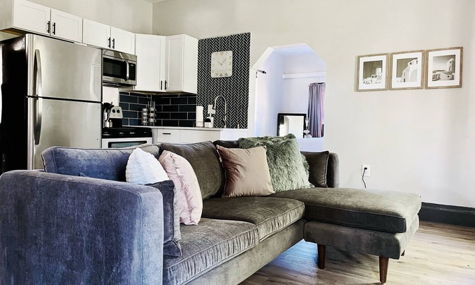 Evansville Apartment | Suite Home Indiana #3 | KING 1BD/1BA Apartment