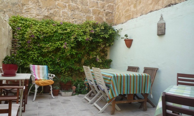 Victoria Bed & Breakfast | Suite in a Maison de Maitre in the heart of the historic district of Victoria