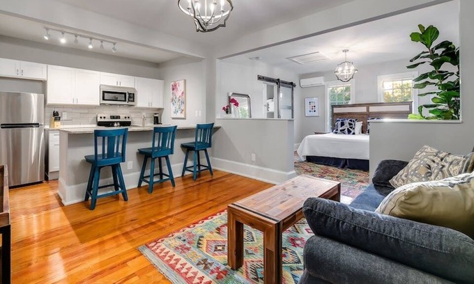 Marble Falls House | Suite in Historic Downtown Marble Falls/Sleeps 4