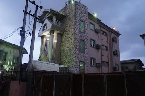Surulere Cabin | Suite Las Caracas-yaba