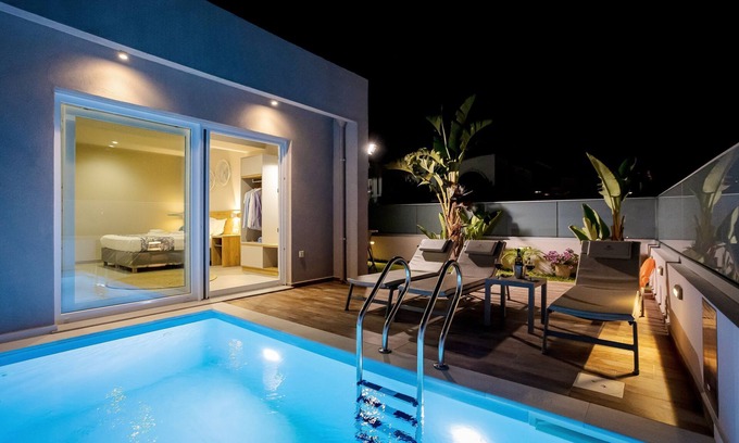 Agia Marina House | Suite n.1 with private pool & yard