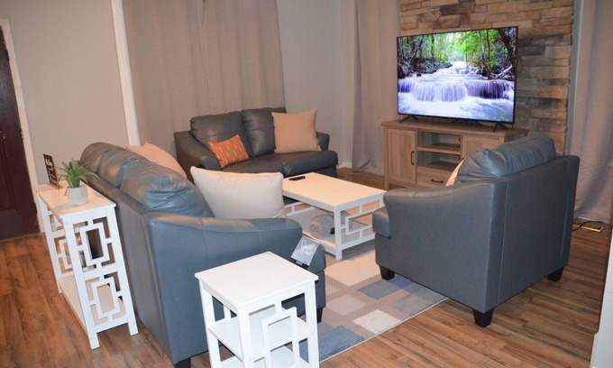 Dothan House | Suite Staycation: 2-story, 4BR/2BA, 2047sq ft home near hospitals & Ft. Novosel
