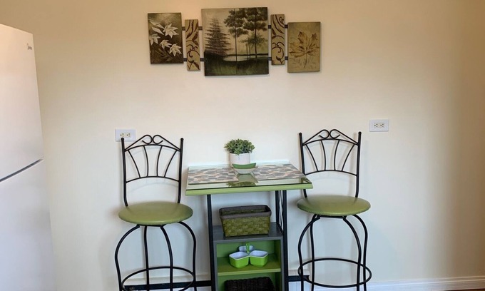 Red Deer Apartment | Suite Verde - Relaxing 2 Bedroom