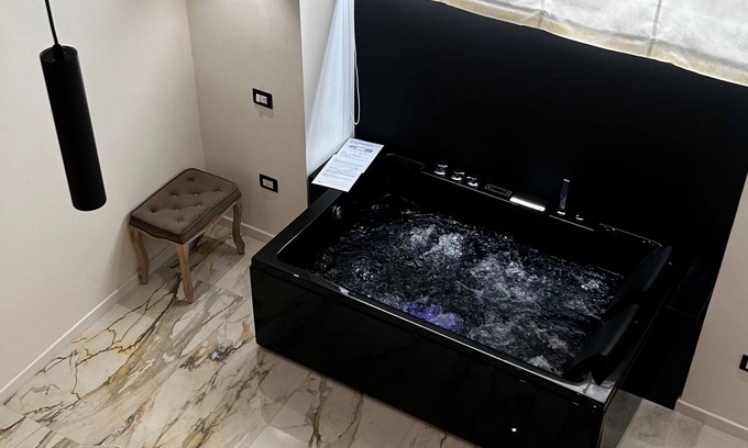 Pulsano Bed & Breakfast | Suite Visconti – Romantic Spa Suite with Private Whirlpool in Pulsano Old Town