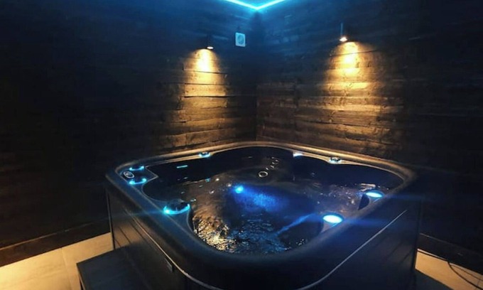 Hebuterne House | Suite with private, unlimited spa