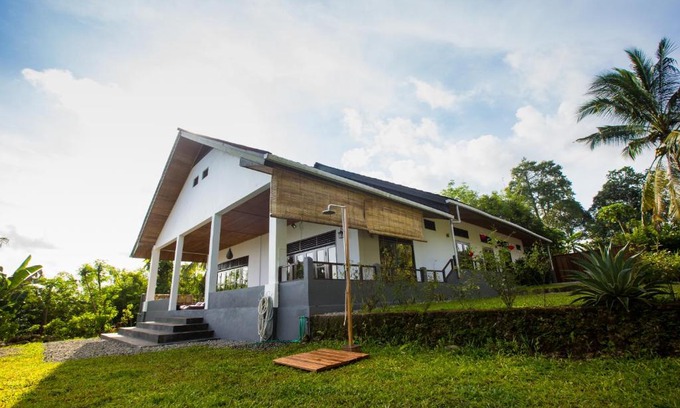 Salahutu Bed & Breakfast | SuliBreeze B&B