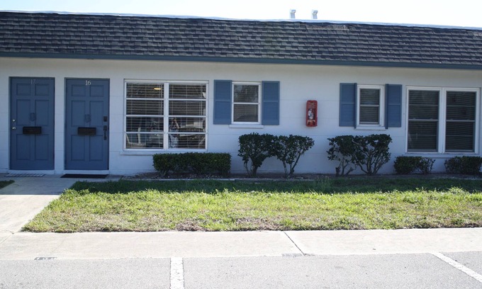 Ridge Wood Heights Condo | Summer/Fall Special low rates! Delightful condo 6.5 miles to Siesta Key Beach.