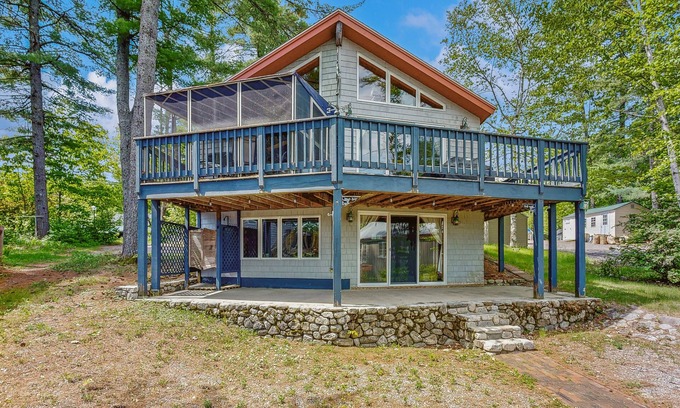 Naples House | Summer Fun, Lake View, Firepit, Outdoor grilling, walk to the lake