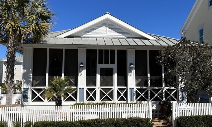 Sunnyside House | Summer Magic - NEWLY RENOVATED AND NEW FURNISHINGS!