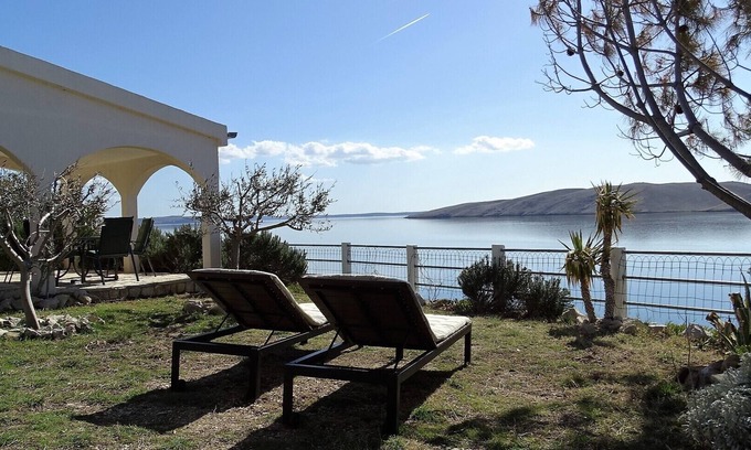Miskovici House | SUMMER RESIDENCE DIRECTLY AT THE SEA