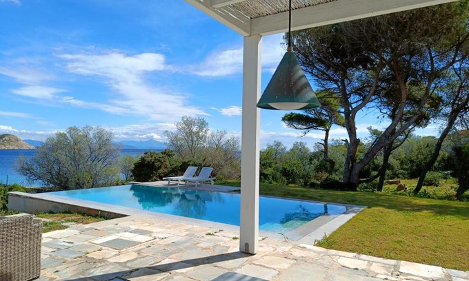 Ormos Agiou Ioannou Villa | Summer Villa in Porto Rafti