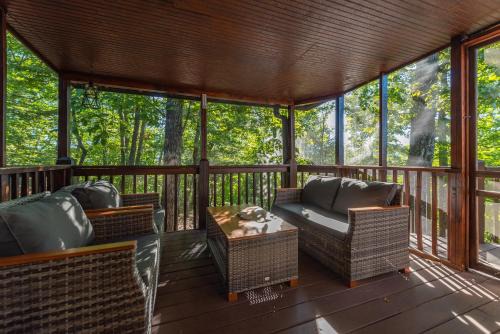 Vein Mountain House | Summit Sunsets Pets & Year-Round Mountain Views!