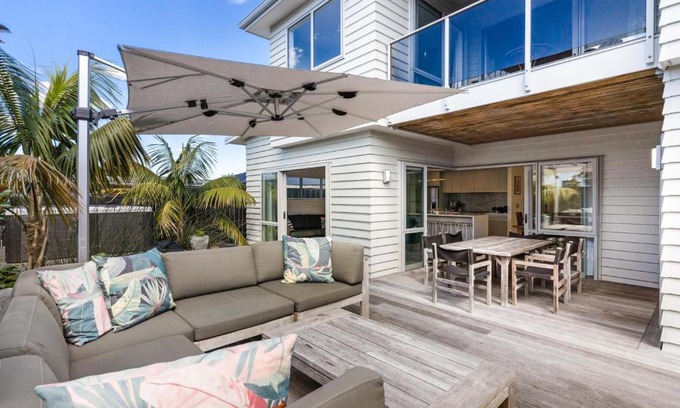 Papamoa Beach House | Sun and Surf Retreat - Papamoa Beach Holiday Home