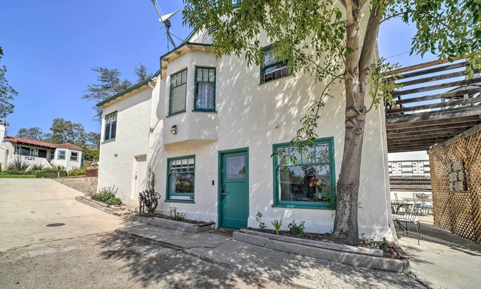 Santa Paula Apartment | Sun-Dappled Santa Paula Abode, 16 Mi to Beach