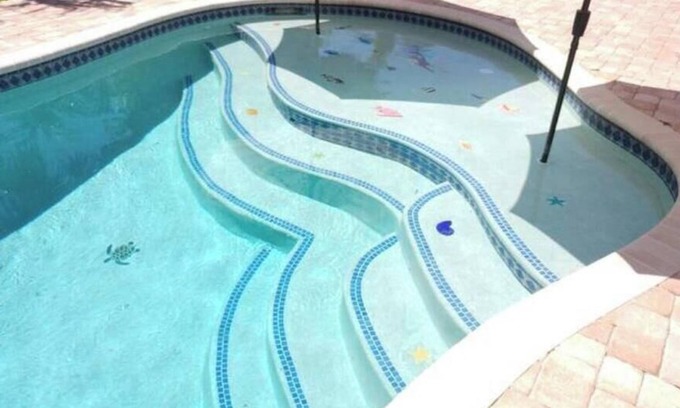 Pompano Beach House | Sun & Fun! Pool & Darts! Minutes to the Beach!