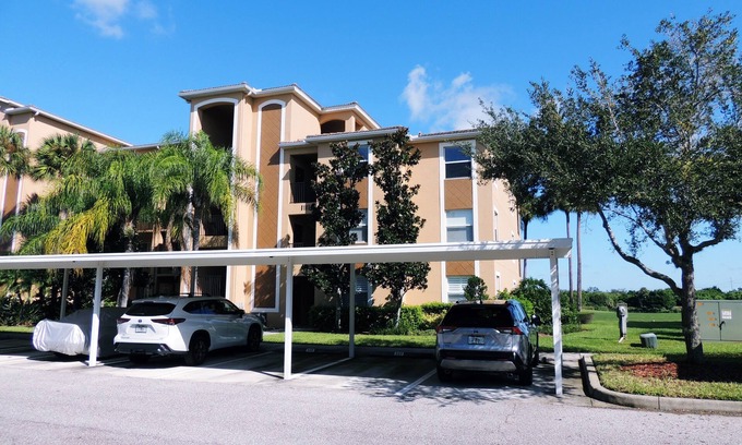 Braden River Apartment | Sun, Golf & Gulf in Paradise