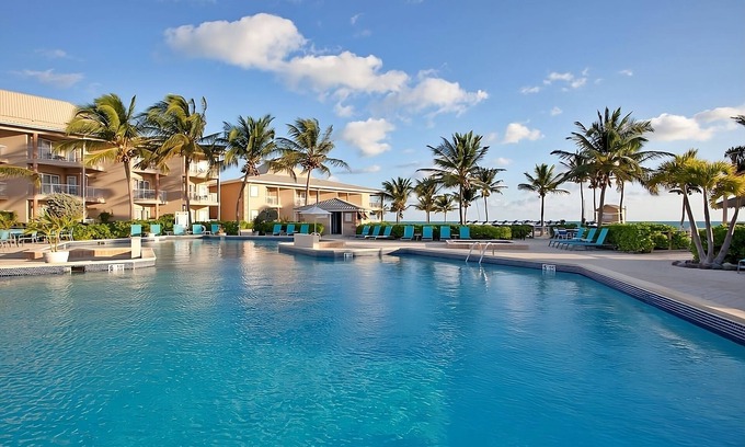 Crystal Harbour Apartment | Sun, Sand & Surf! 4 Comfortable Units, Outdoor Pool, Near Cayman Turtle Center!