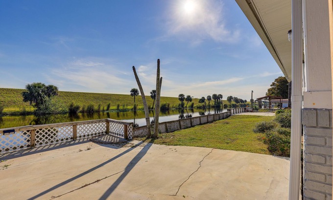 Okeechobee House | Sun-Soaked Okeechobee Retreat w/Canal Views!