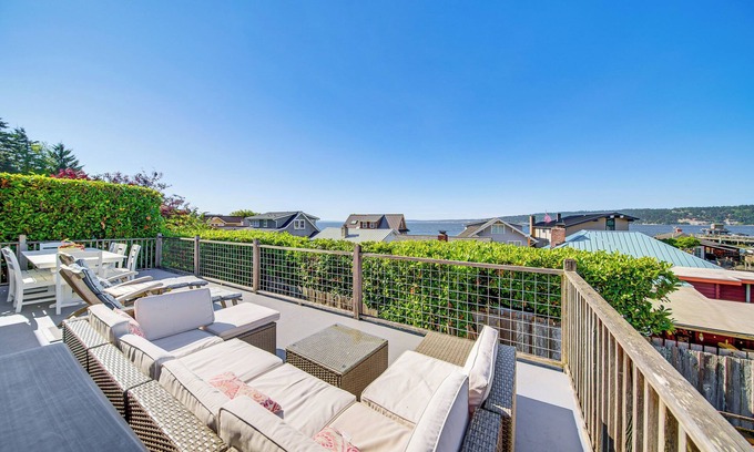 Langley Cabin | Sun-Soaked Sandy Point Haven w/Beach Access!
