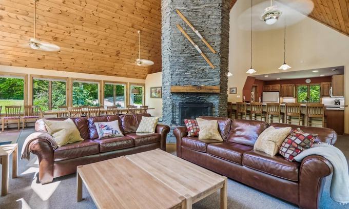 West Bridgewater House | Sunburst home sleeps 16 with an indoor and outdoor hot tub. Perfect for family reunions and getaways.