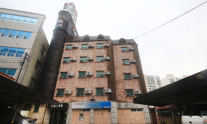 Chorye Hotel | Sunchon Opera
