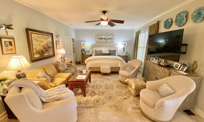 Clarksdale Apartment | Sunflower Suite on the River