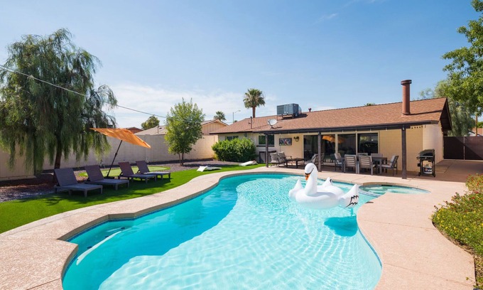 Park Scottsdale One House | Sunkiss - Pool, Spa & Mini Golf - Mins to Old Town