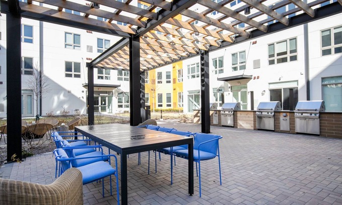 Arlington Heights Apartment | Sunlit Arlington Heights 1BR w/ Gym & W/D, near I-90, by Blueground