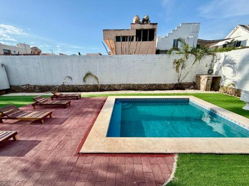 Colonia Campestre House | Sunlit Hideaway plus Pool for 5