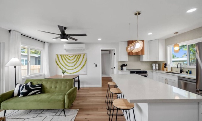 Coconut Grove House | Sunlit Island Escape in Kailua