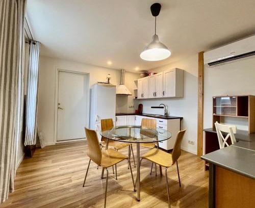 Saarde Apartment | Sunny 2-room apartment with king size bed