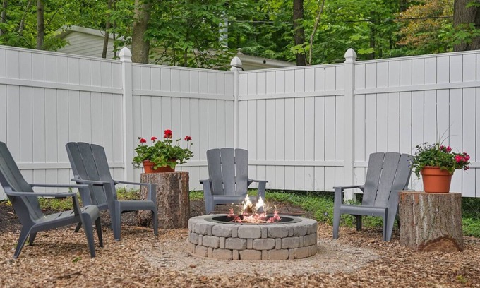 Interlochen House | Sunny 3BR w/Firepit + Game Yard | Walk to Green Lake