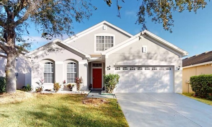 Seffner Community Alliance House | Sunny 5BR 3 Baths w/Garage + Patio – Perfect for Long Stays Near Tampa!