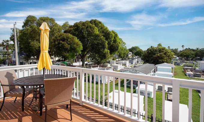 White Street Gallery District House | Sunny Apartment with a Large Deck and Great View