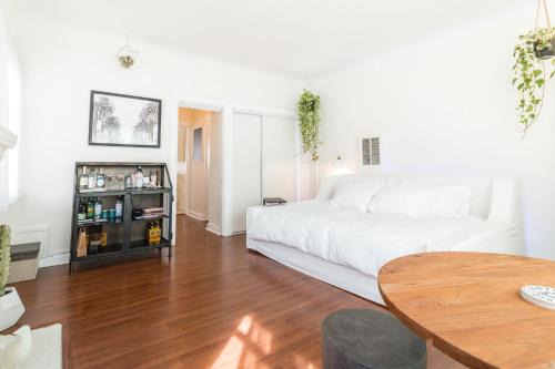 Melrose Apartment | Sunny Boho Chic West Hollywood Flat!