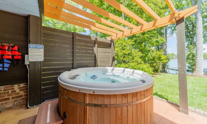 Denver House | Sunny Daze by SoCharm | Hot Tub and Great Views