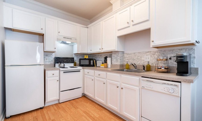 Concord Condo | Sunny Daze · Sunny Daze- Chic condo in Concord close to NASCAR