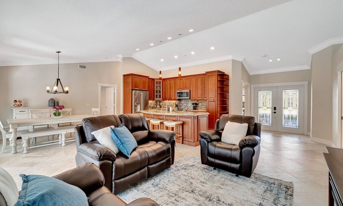 Wellington House | Sunny De-Lite! Cozy private pool home retreat 3 mi to WEF in Wellington.
