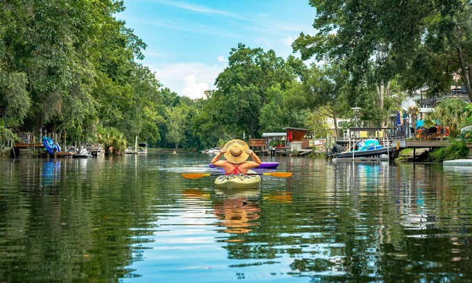 Weeki Wachee Gardens House | Sunny Fall Getaway: Waterfront Springs Retreat with Kayaks/Fire Pit/Huge Yard