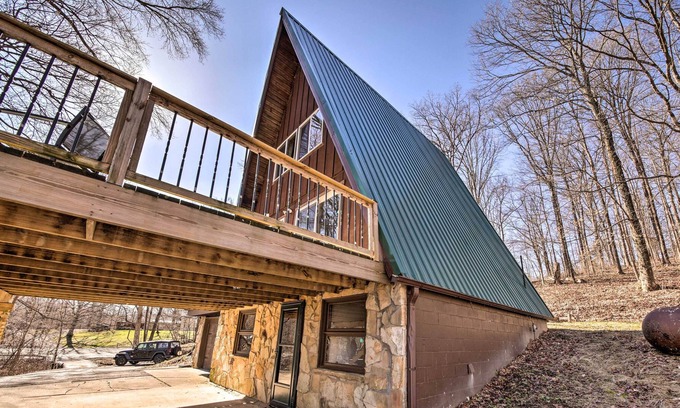 Huron Cabin | Sunny Family Cabin in Hoosier National Forest