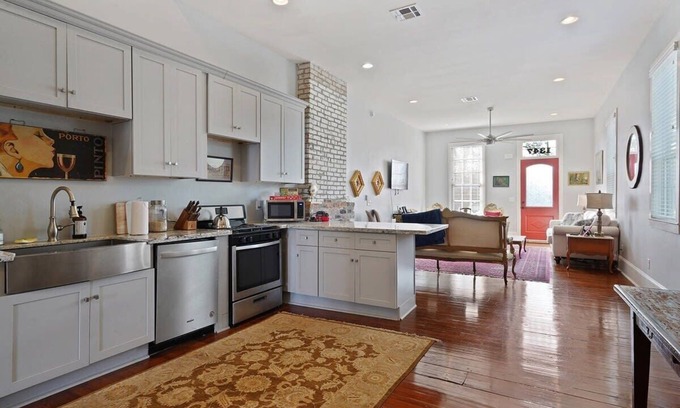 Saint Roch House | Sunny Freshly Renovated Art Pad- Great for Groups