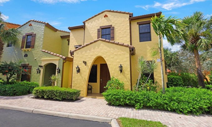 Ole Condo | Sunny Get Away in Ole at Lely, Naples in Cozy Townhouse.