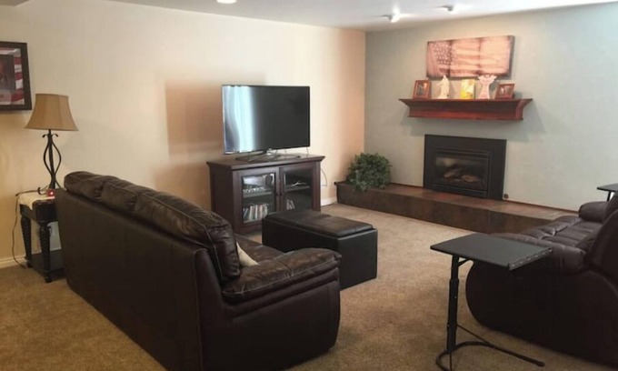 Tree Streets Apartment | Sunny lower level house with epic MTN views
