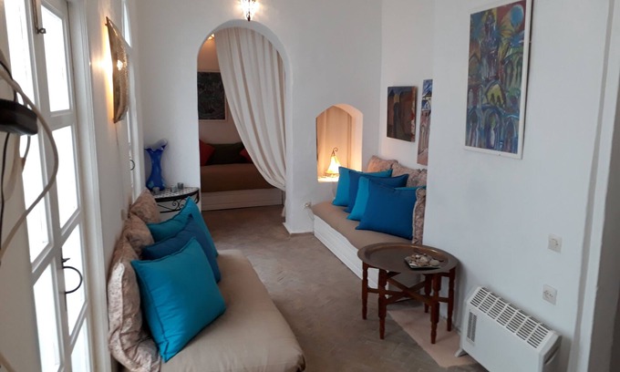 Medina House | Sunny Medina House-Covered Chill Patio-2-4 Persons