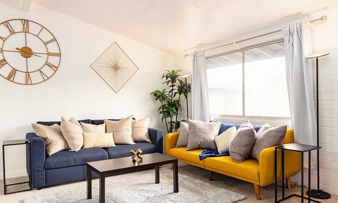 Midtown Apartment | Sunny Modern 2BR Townhome in Tucson | Laundry