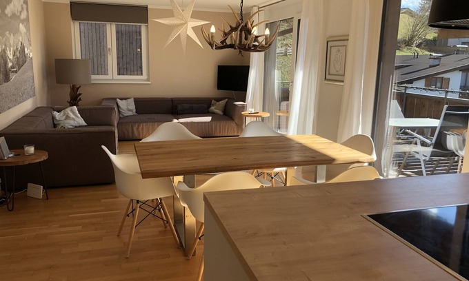 Kitzbuehel Apartment | Sunny, modern mountain apartment with large balcony facing south-west centrally